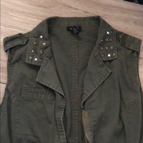 Army green vest - Picture 2 of 4